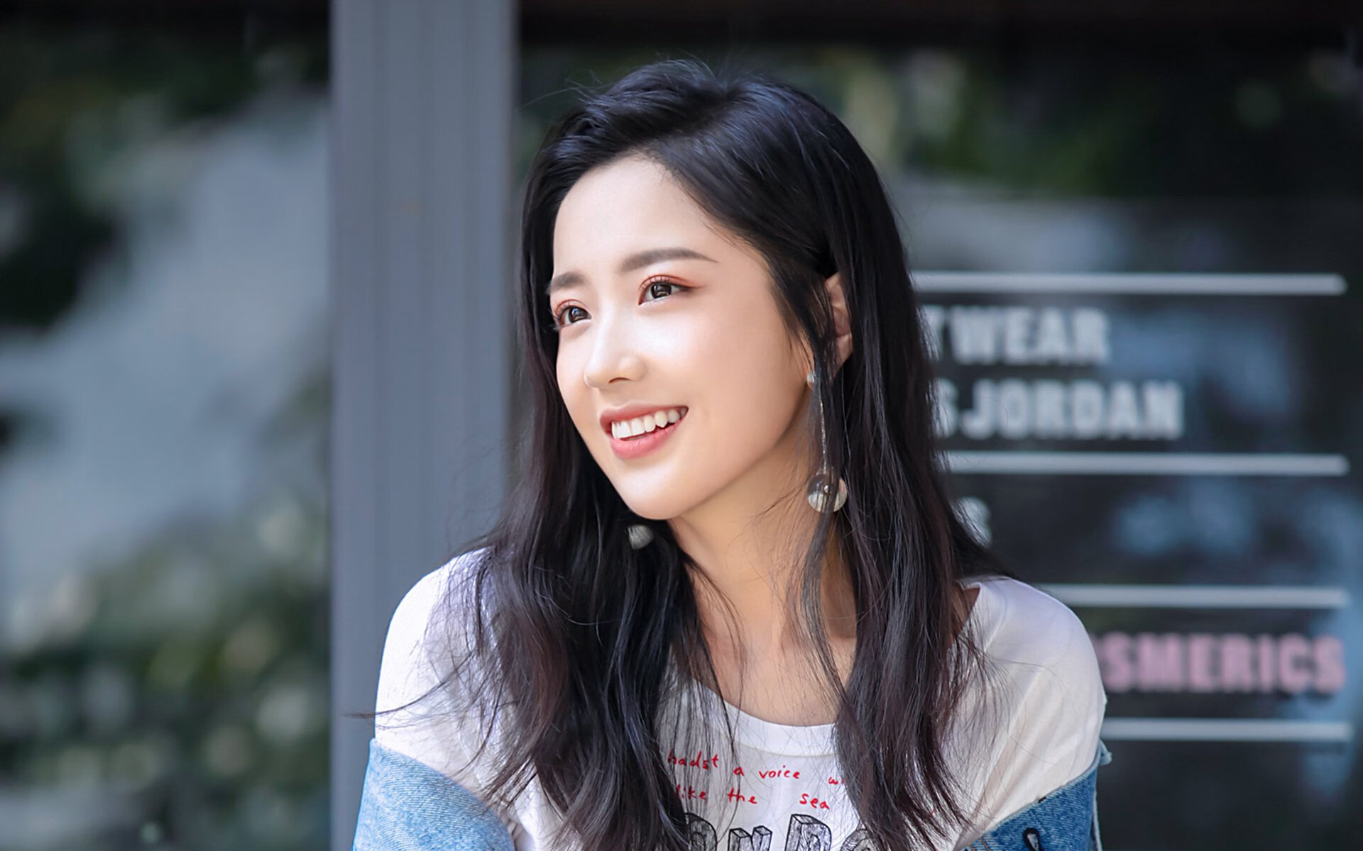 乌拉圭队后卫吉梅内斯在巴黎奥运会上表现出色,乌拉圭 吉梅内斯