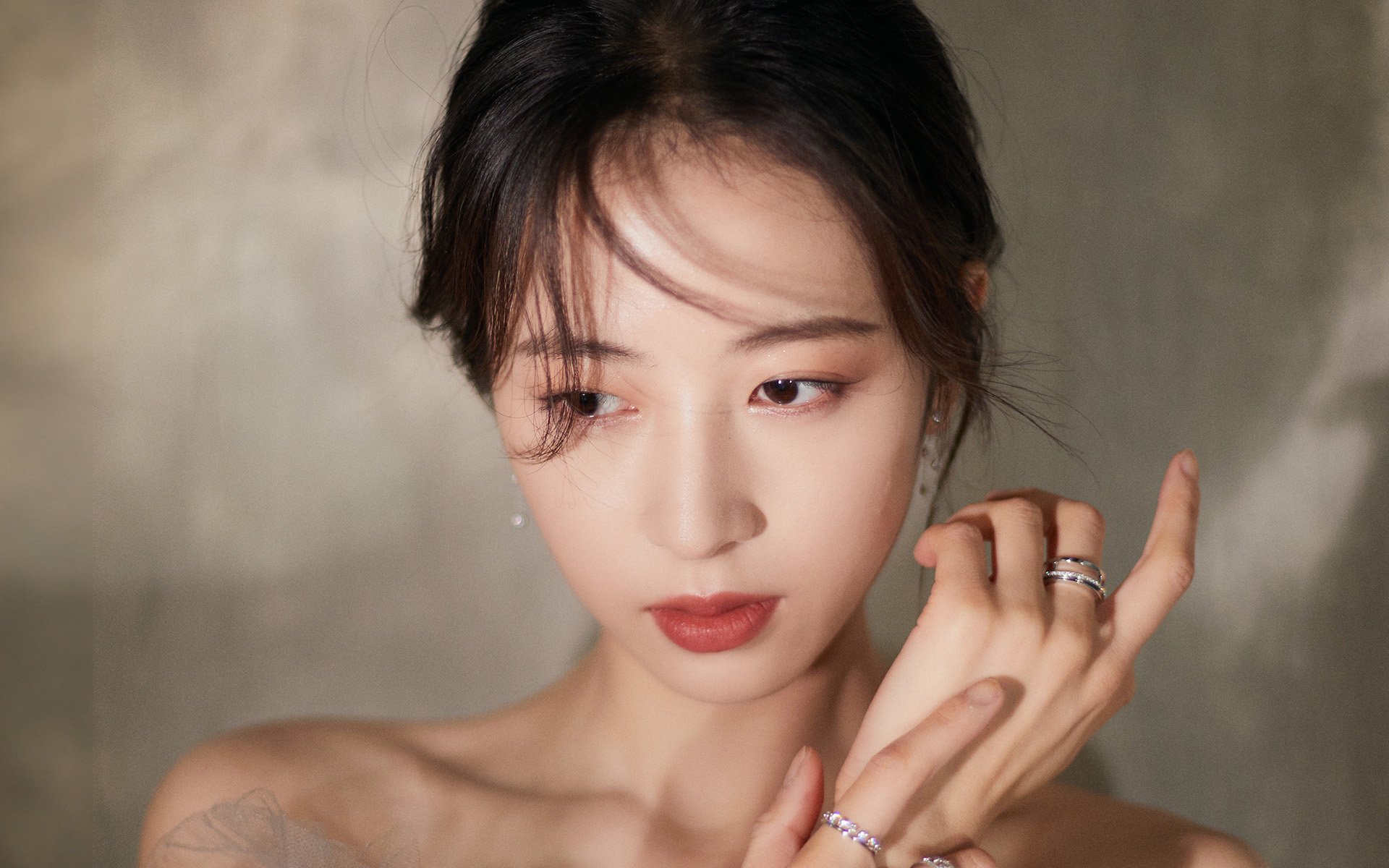 哥伦比亚女足在巴黎奥运会上获得银牌，成就辉煌，哥伦比亚男足首发